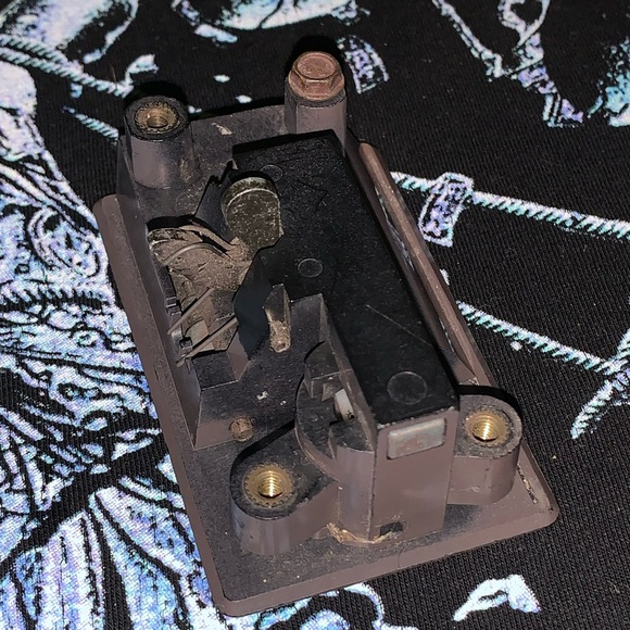 Cadillac Deville 94-99 Glove Box Latch 95-02 Eldorado 95-97 Seville (RARE) TAUPE - Picture 6 of 6